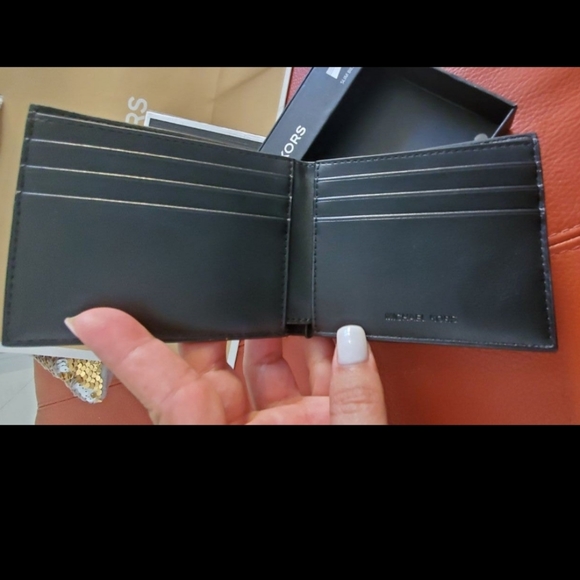 New michael kors wallet Authentic bifold with box - Picture 2 of 10